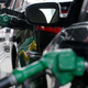 Imagen para el artículo titulado Qué hacer si te confundes y le echas diesel a un automóvil con motor de gasolina